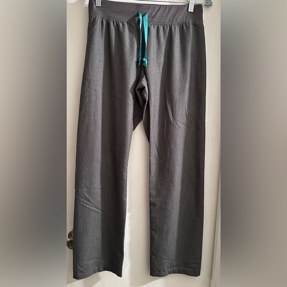 Figs scrubs bottoms, gray with blue drawstrings. Women’s XS Technical Collection - Picture 2 of 12